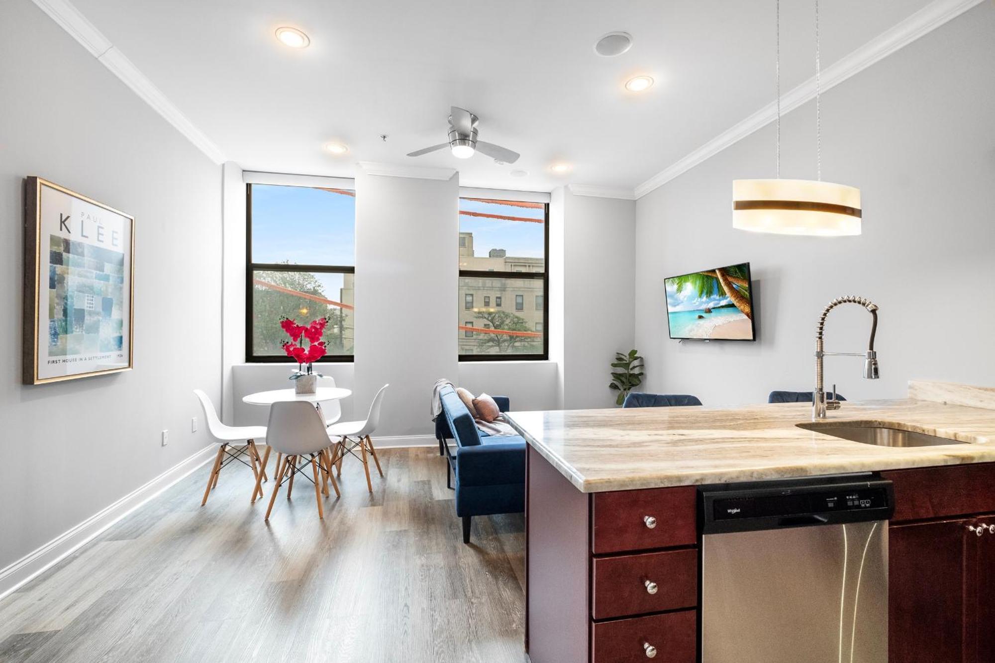 Elite 1br W Pool & Gym Apartment