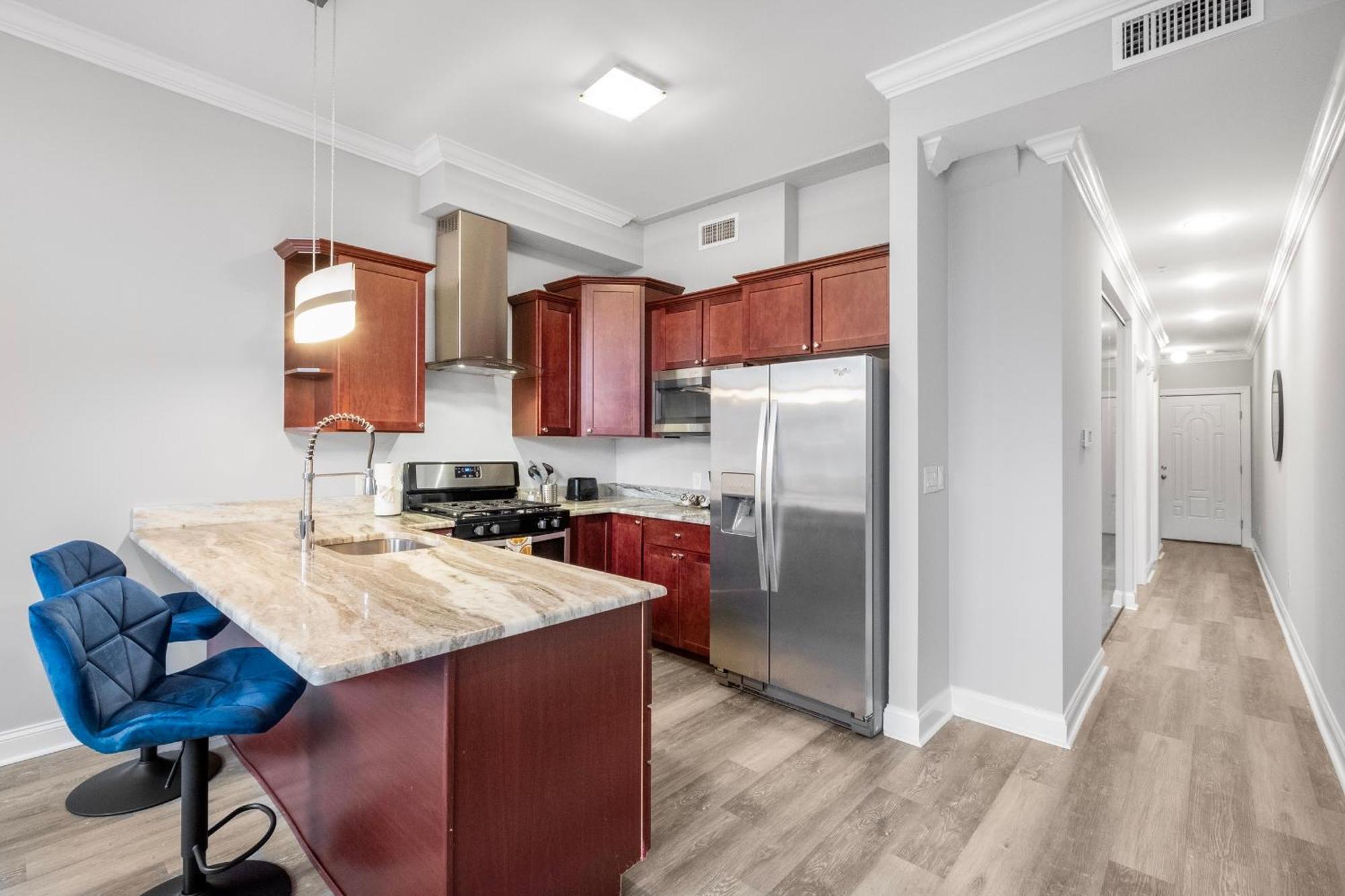 Elite 1br W Pool & Gym Apartment