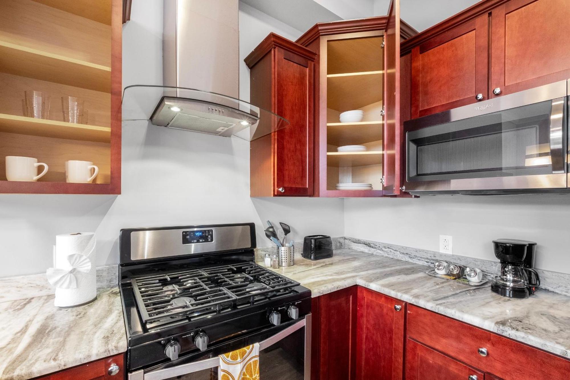 Elite 1br W Pool & Gym Apartment *